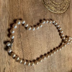 Pearl choker necklace